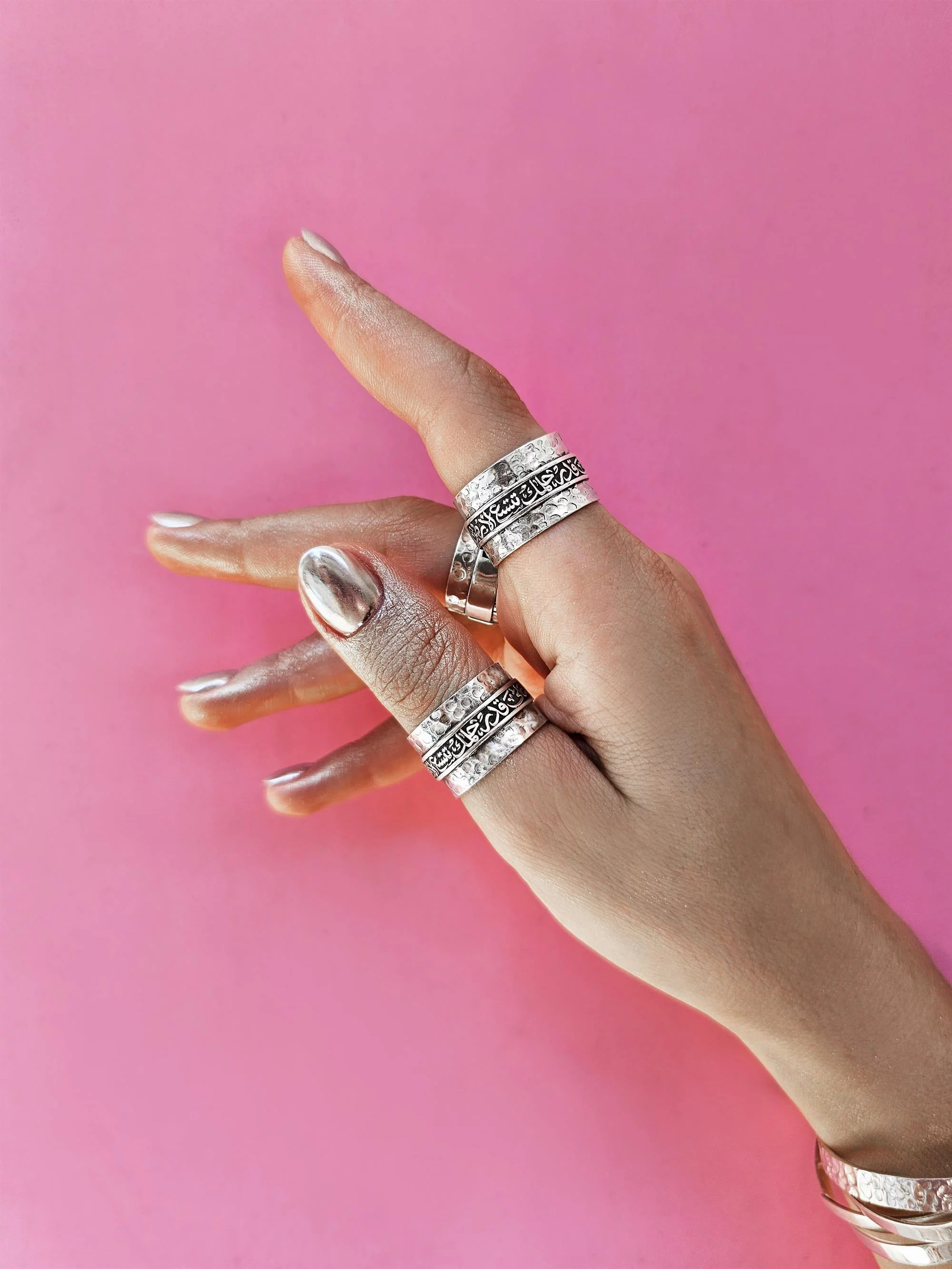 Hammered band ring